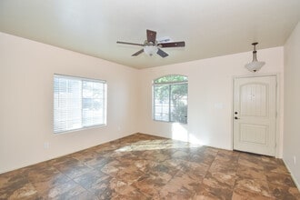 2523 S 41st Ave in Yuma, AZ - Foto de edificio - Building Photo