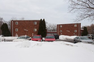 Riverwood Apartments in Fridley, MN - Building Photo - Building Photo