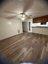 404 Stephens Dr, Unit B in Bakersfield, CA - Building Photo