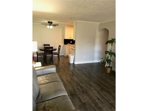 7340 York Ave S, Unit 104 in Minneapolis, MN - Foto de edificio - Building Photo