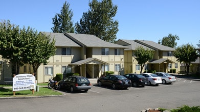 Stoneway Plaza Apartments in Salem, OR - Building Photo - Building Photo