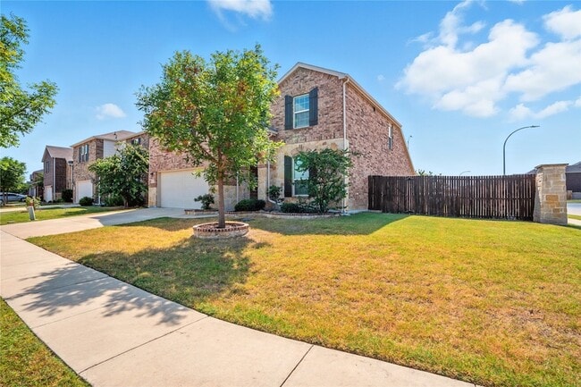 8137 Kurgan Trail in Fort Worth, TX - Building Photo - Building Photo