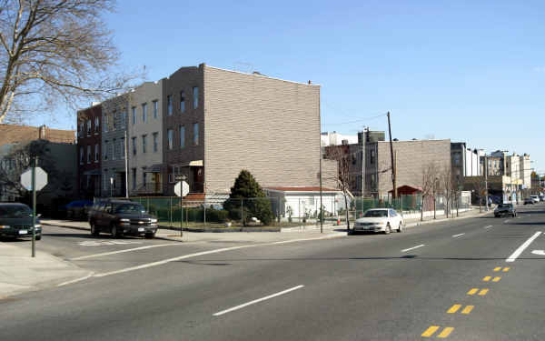 30 Broome St in Brooklyn, NY - Building Photo