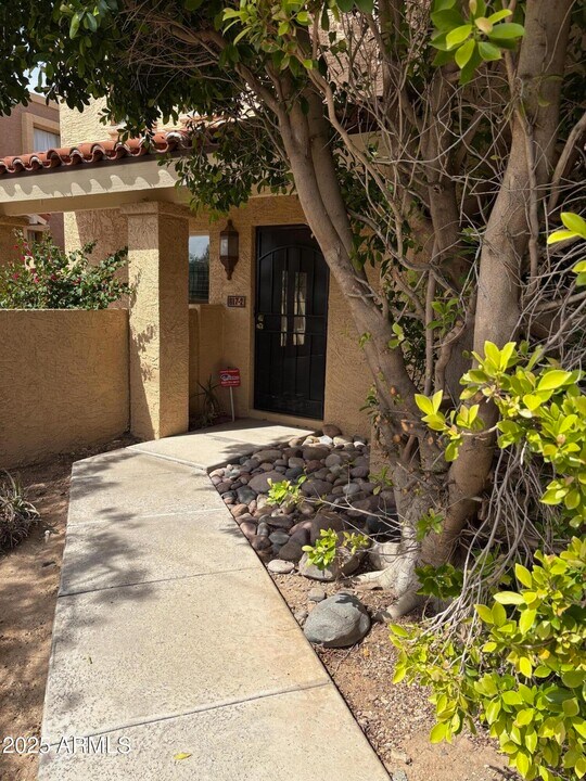 817 E North Ln in Phoenix, AZ - Building Photo