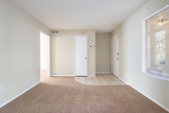 5931 Bobbin Ct in Lithonia, GA - Building Photo - Building Photo