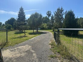 8285 Buena Vista Ave in Los Molinos, CA - Building Photo