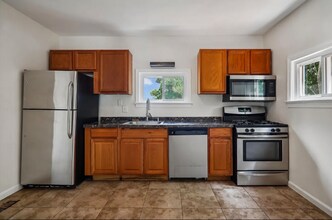 1210 Larchmont Ave in Capitol Heights, MD - Building Photo - Building Photo