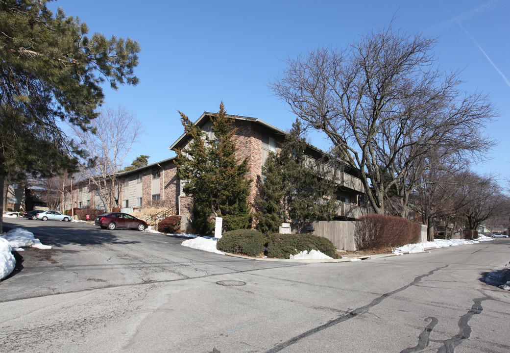 Park Place Condominium in Overland Park, KS - Building Photo