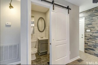 1523 Chapel Hill Rd, Unit B in Durham, NC - Foto de edificio - Building Photo