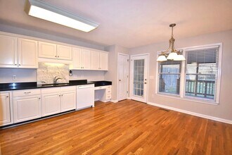 826 N Maple St in Murfreesboro, TN - Foto de edificio - Building Photo