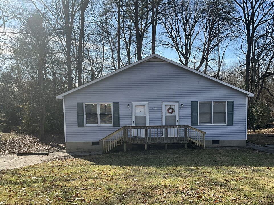 1315 Kirkman St in Greensboro, NC - Building Photo