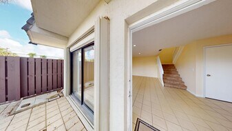 1921 N Congress Ave in West Palm Beach, FL - Building Photo