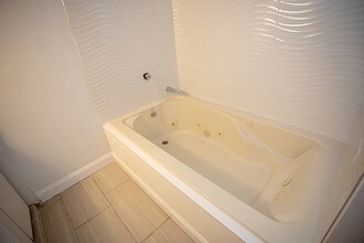 60 Atherton St, Unit 1R in Somerville, MA - Building Photo - Building Photo