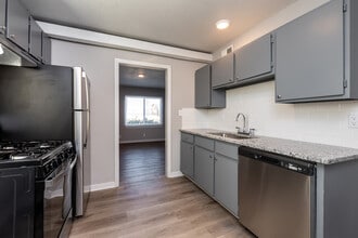 Blacklark Apartments in Kansas City, KS - Building Photo - Interior Photo