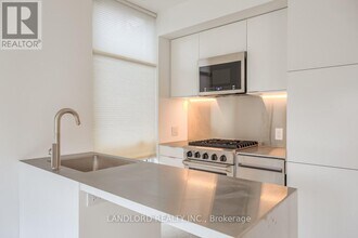 429 Brock Ave in Toronto, ON - Building Photo - Building Photo