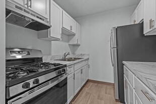 Six Trails Apartments - Saline, MI in Saline, MI - Building Photo