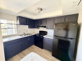 3481 Helena Dr in Lake Worth Beach, FL - Building Photo