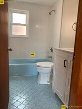 25 Duval St, Unit 1 in Boston, MA - Foto de edificio - Building Photo