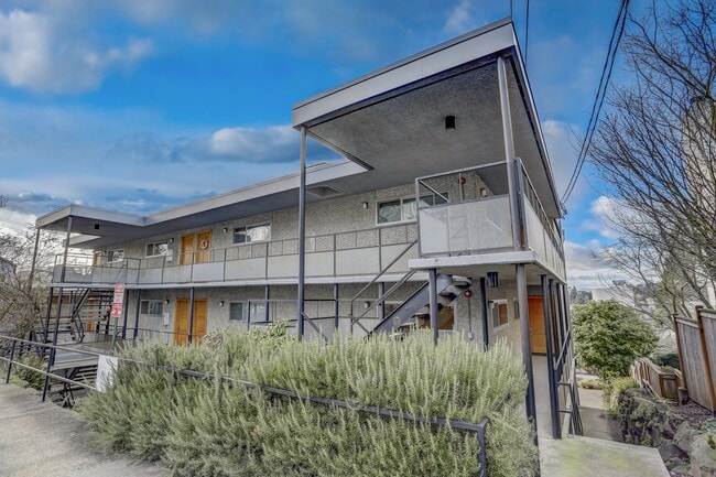 Alaska 45 in Seattle, WA - Foto de edificio - Building Photo