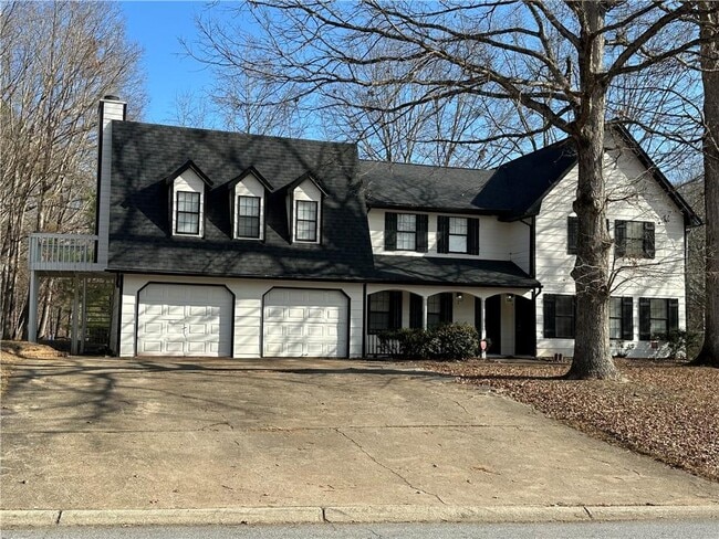 5730 N Castlegate Dr in Atlanta, GA - Building Photo - Building Photo