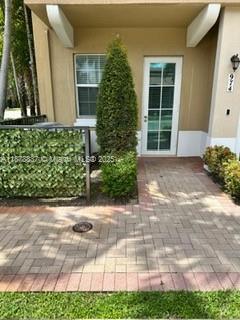 970 SW 147th Ave in Pembroke Pines, FL - Building Photo