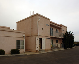 15544 Sequoia Ave in Hesperia, CA - Building Photo - Building Photo