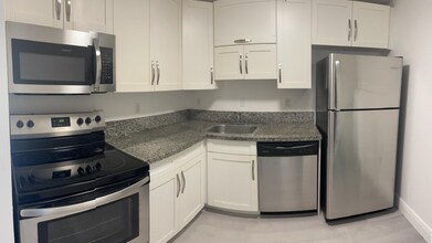 4810 NW 79th St in Medley, FL - Building Photo - Building Photo