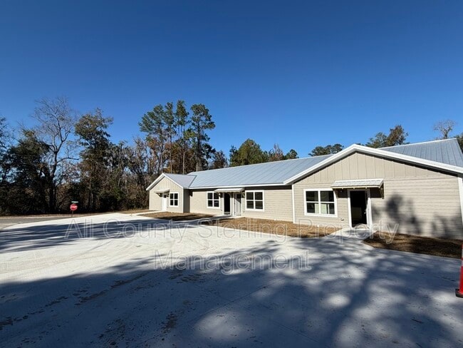 property at 1418 SE Magnolia Loop