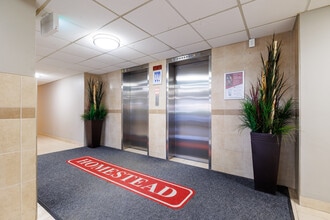 Bradley Court I/II in London, ON - Building Photo - Lobby