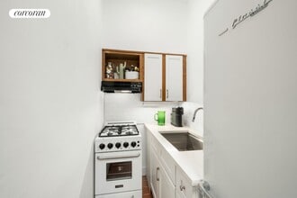 48 W 12th St in New York, NY - Building Photo - Building Photo