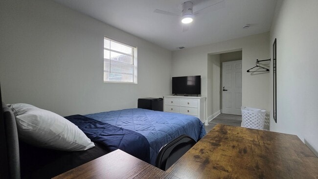 1343 Poppy Ave in Orlando, FL - Foto de edificio - Building Photo