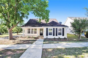 430 Fairlawn Dr in Stockbridge, GA - Building Photo