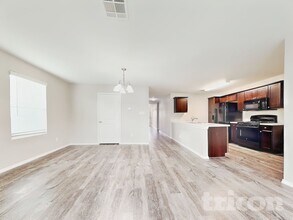 424 Mallow Dr in New Braunfels, TX - Foto de edificio - Building Photo