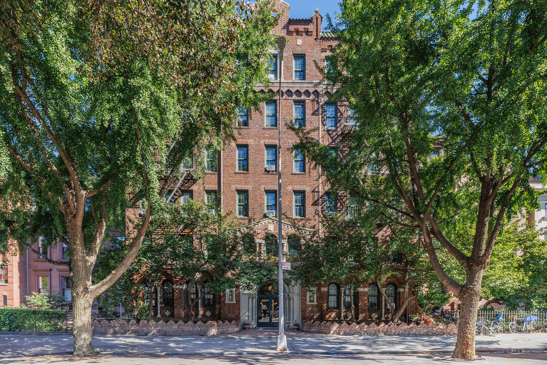Francine Towers in Brooklyn, NY - Building Photo