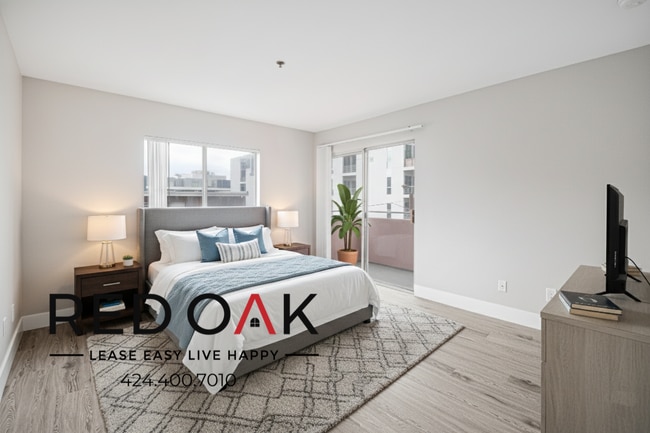 6700 Franklin Pl in Los Angeles, CA - Foto de edificio - Building Photo