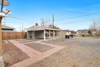 1131-1133 W Ivy Ave in Moses Lake, WA - Building Photo - Building Photo