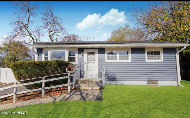 property at 435 Applegate Ave