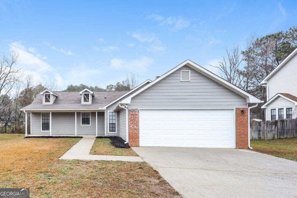 527 Brookfield Way in Jonesboro, GA - Building Photo