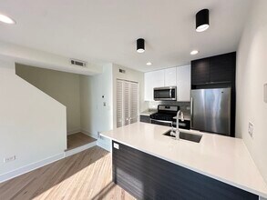 949 W Grace St in Chicago, IL - Building Photo - Building Photo