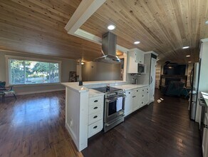 1327 Worrall Dr in Bremerton, WA - Building Photo - Building Photo