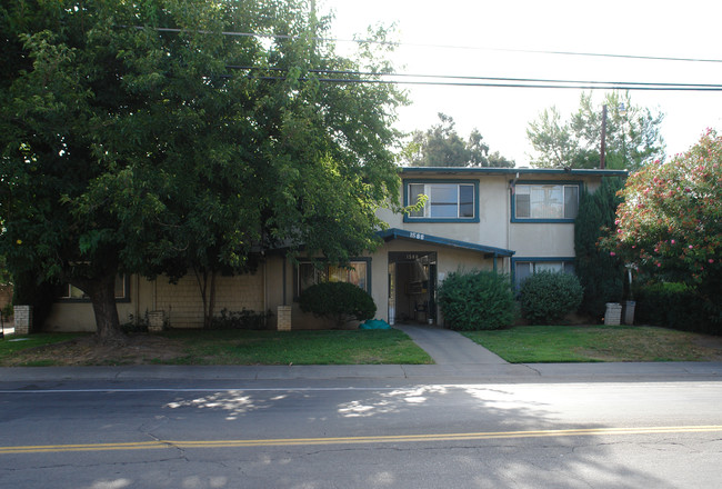 Arden Villa Apartments in Sacramento, CA - Building Photo - Building Photo