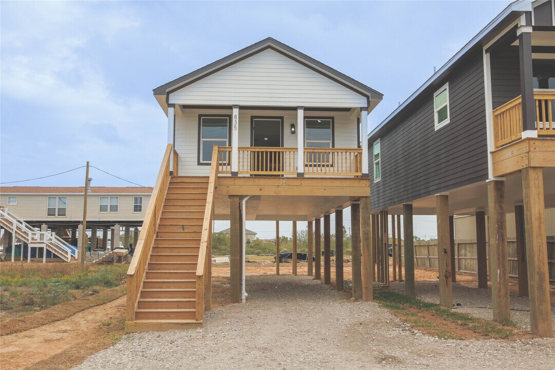 835 22nd St in San Leon, TX - Building Photo