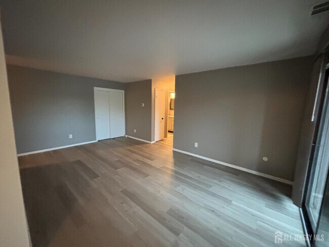 42 Powderhorn Ct in Woodbridge Township, NJ - Building Photo - Building Photo