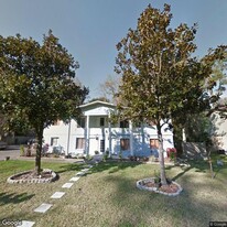 1048 SW 6th Dr