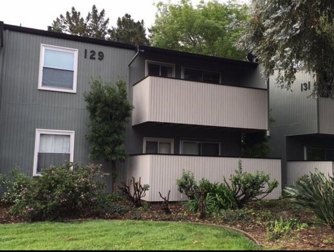 property at 129 Piccadilly Pl