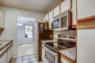 7915 Coriander Dr in Gaithersburg, MD - Building Photo - Building Photo