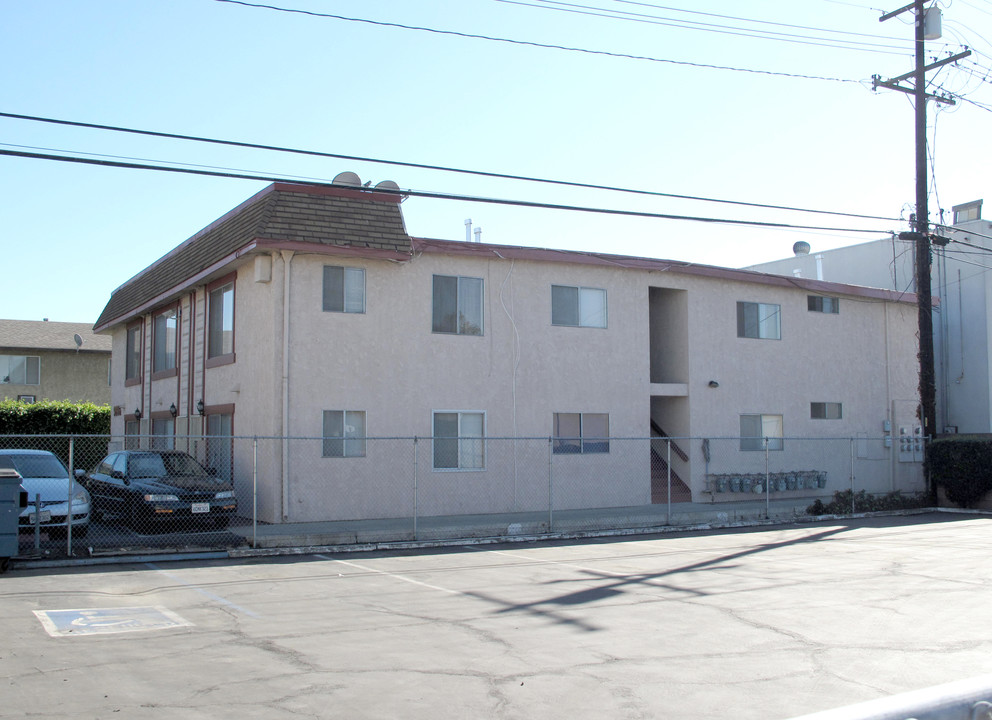 9816 Park St in Bellflower, CA - Building Photo