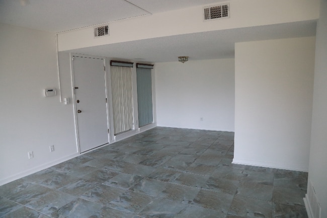 50 Club House Dr in Palm Coast, FL - Building Photo - Building Photo