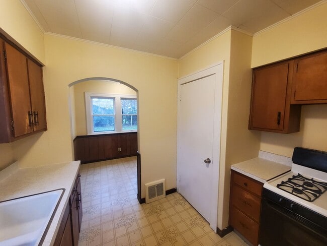 property at 1614 Pauline Ave