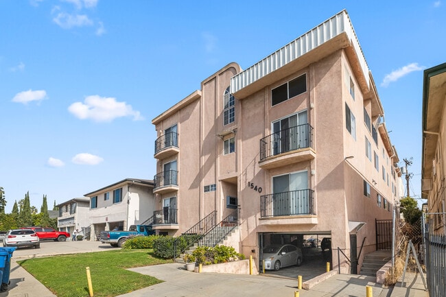 1540 S Fairfax Ave in Los Angeles, CA - Building Photo - Building Photo